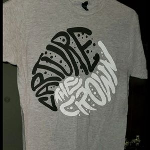 Capture the crown band tee